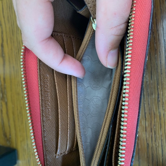 Michael Kors Wallet - Picture 4 of 5